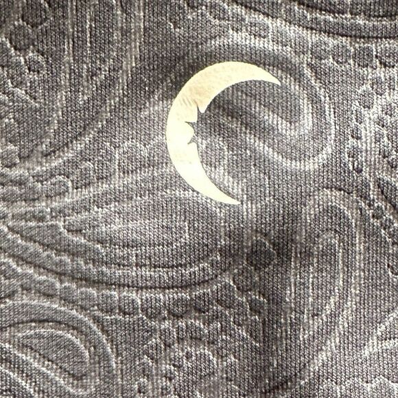 nwt Zyia Black Paisley LIght N Tight HI-Rise Capri (20") Size 8-10 - Picture 4 of 5